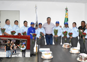 Policía Regia Festeja a Madres en su Día 