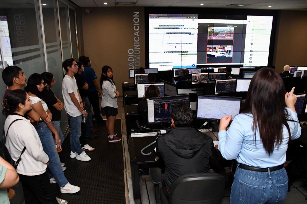 centro-c4-de-monterrey-visitado-por-el-instituto-de-la-juventud-regia