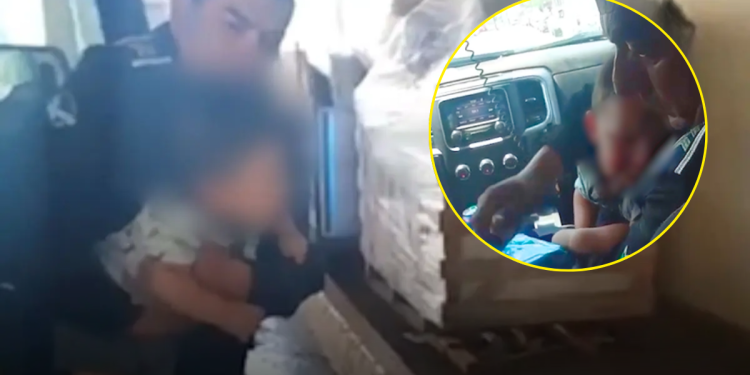 Policia-de-Monterrey-salva-a-bebe-de-10-meses-que-se-estaba-atragantando
