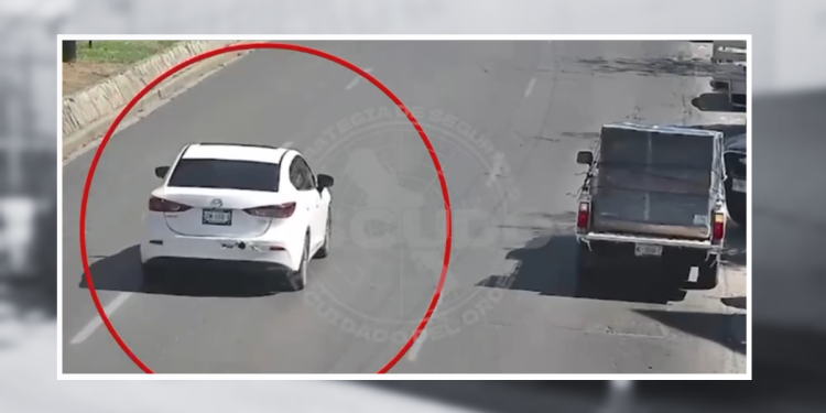 vehículo-con-reporte-de-robo-policía-de-monterrey-c4-detención-de-pareja