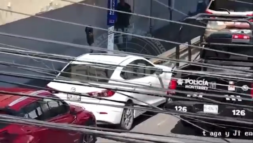 vehículo-con-reporte-de-robo-policía-de-monterrey-c4-detención-de-pareja