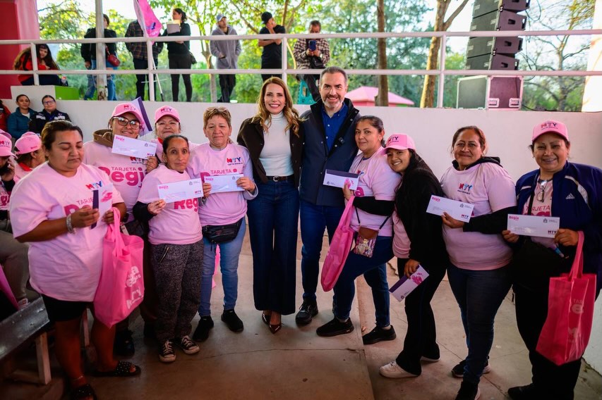 debate público Colosio vs Adrián de la Garza ante fuertes declaraciones de Colosio al decirle "tibio" a su gestión. Imagen del programa "Tarjeta Regia Plus".