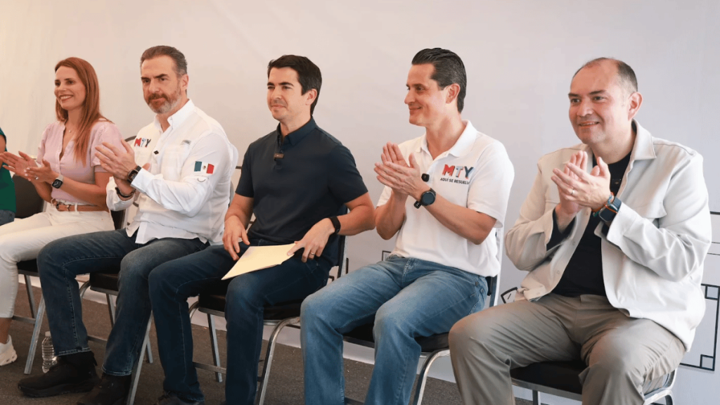 Funcionarios públicos visitan las guarderías gratuitas en Monterrey