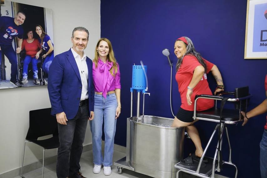 centro acuático techado del DIF Monterrey con áreas de hidroterapia